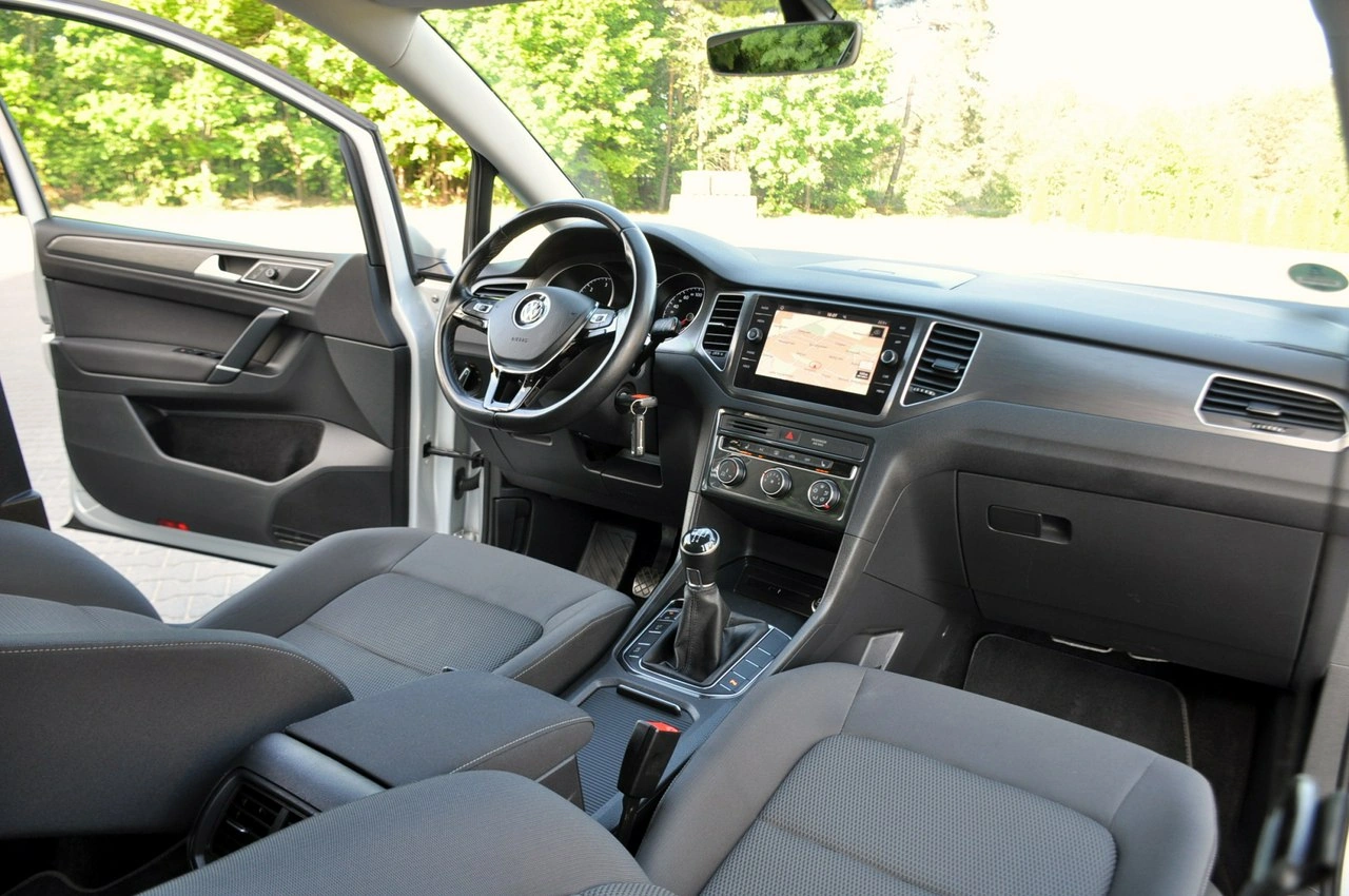 Volkswagen Golf Sportsvan - Zdjęcie 23