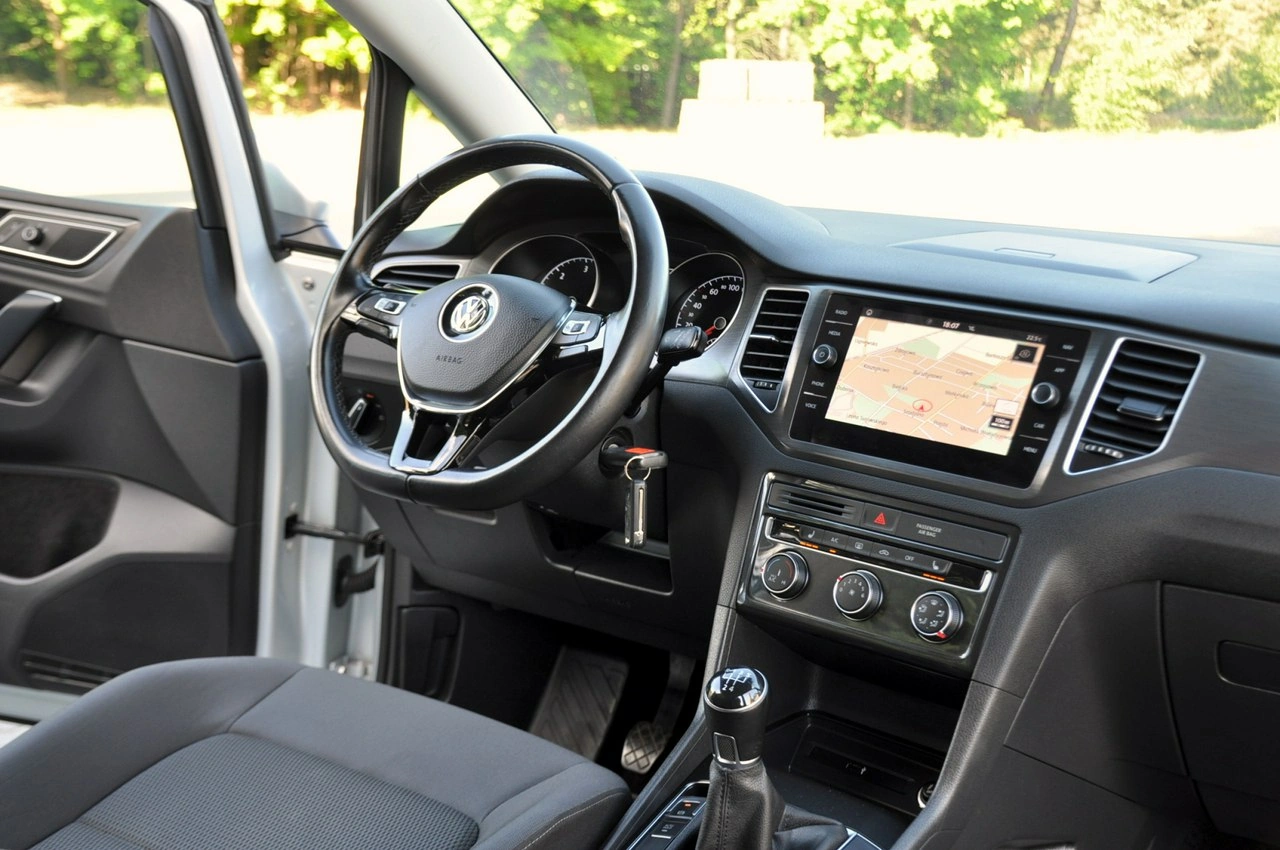 Volkswagen Golf Sportsvan - Zdjęcie 24