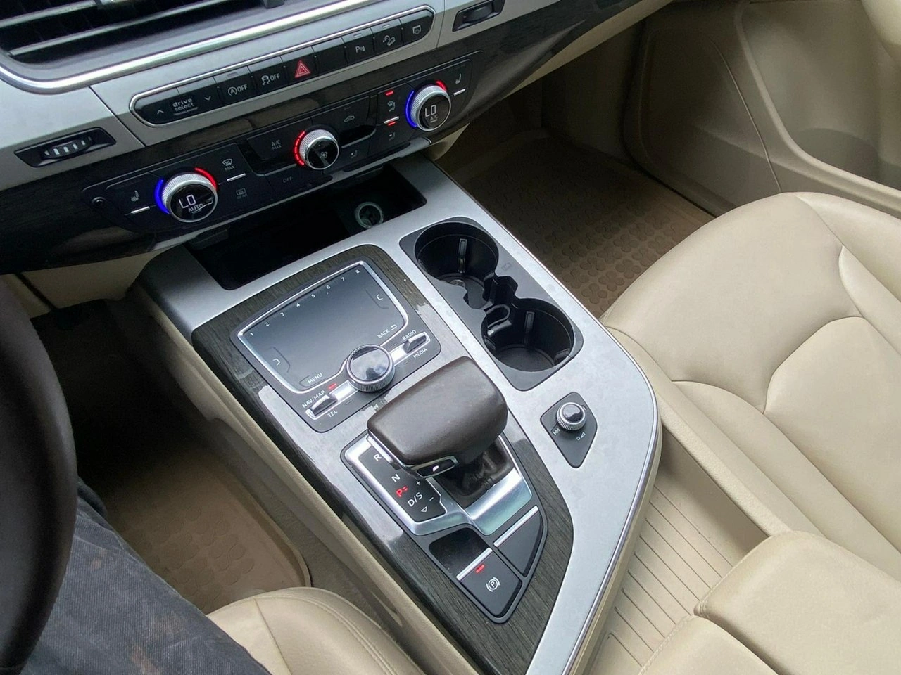 Audi Q7 - Zdjęcie 40