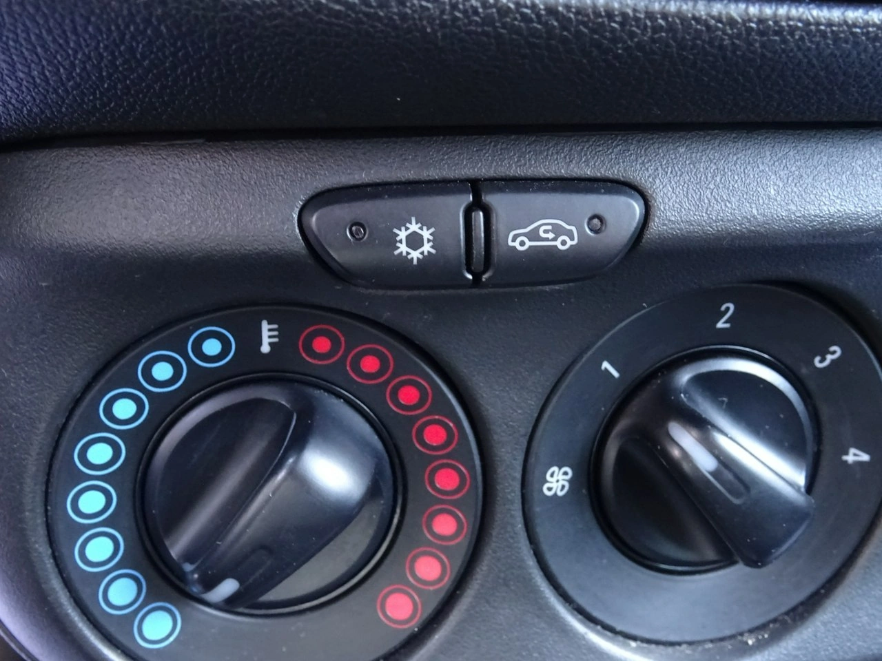 Opel Corsa - Zdjęcie 13