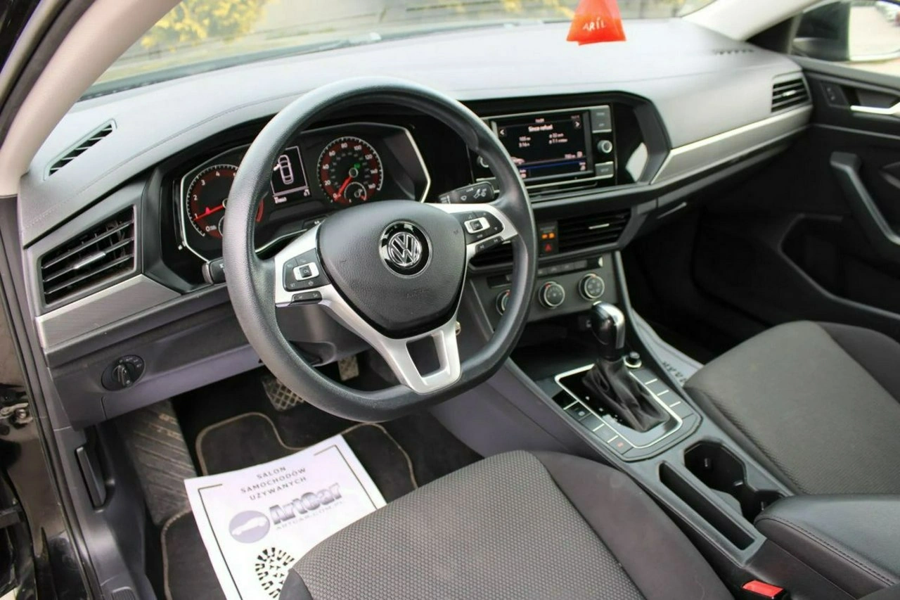 Volkswagen Jetta - Zdjęcie 19