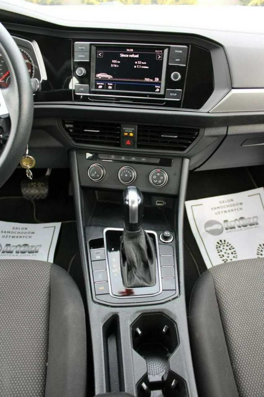 Volkswagen Jetta - Zdjęcie 22