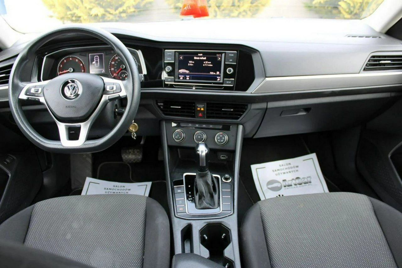 Volkswagen Jetta - Zdjęcie 23