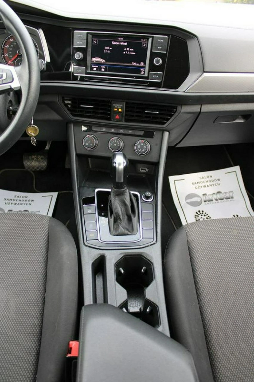 Volkswagen Jetta - Zdjęcie 25