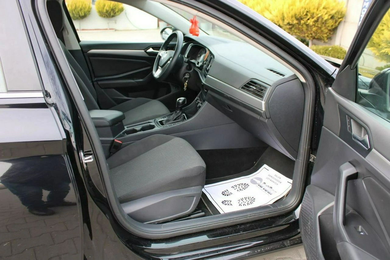 Volkswagen Jetta - Zdjęcie 28