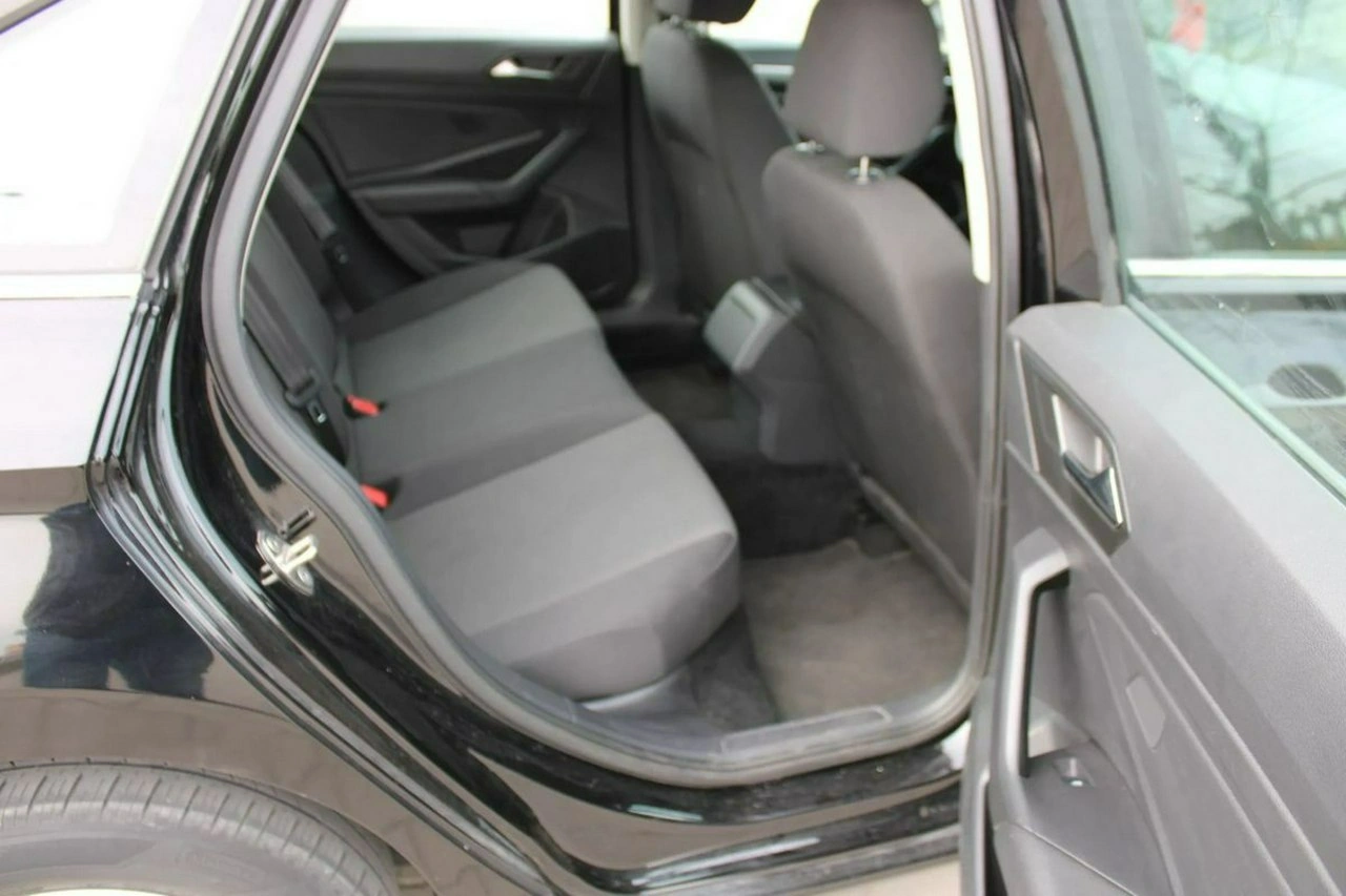 Volkswagen Jetta - Zdjęcie 30