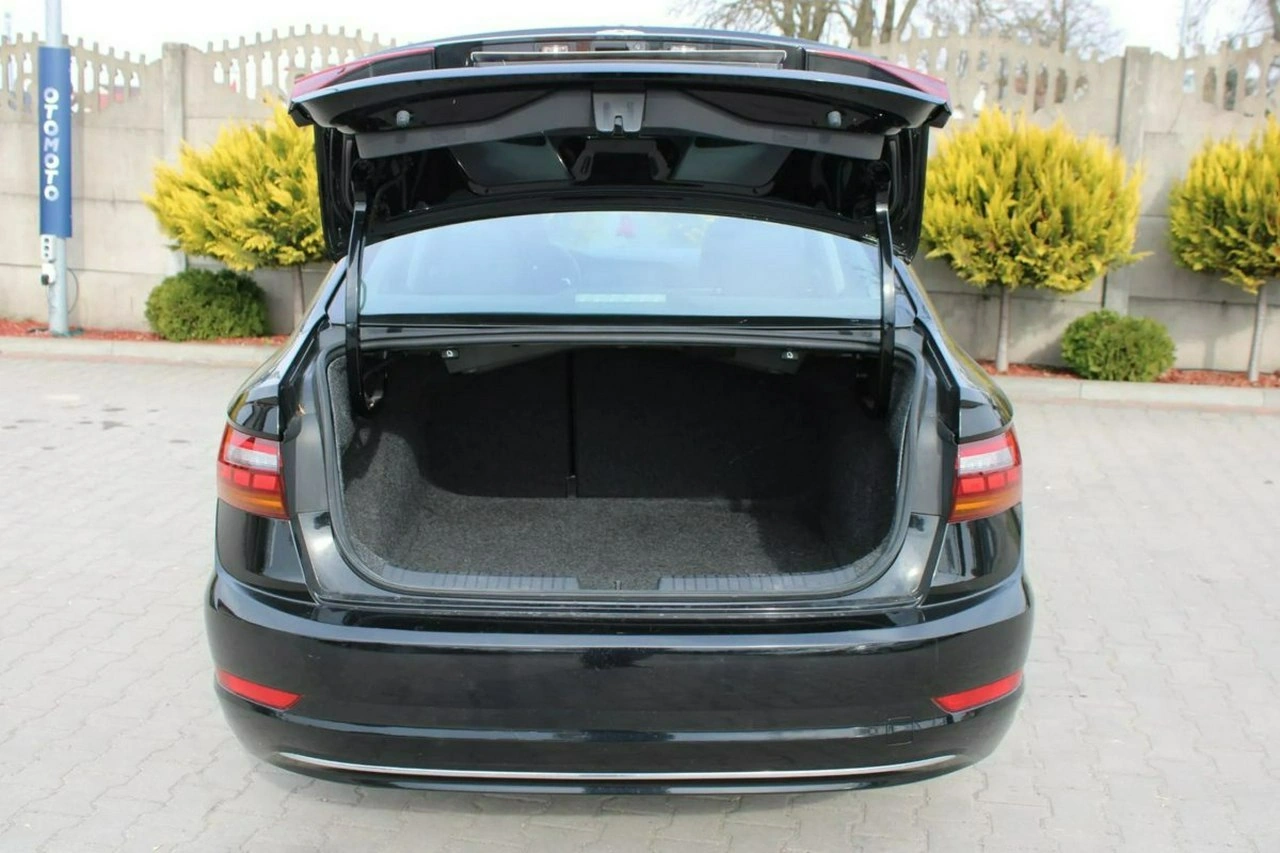 Volkswagen Jetta - Zdjęcie 32