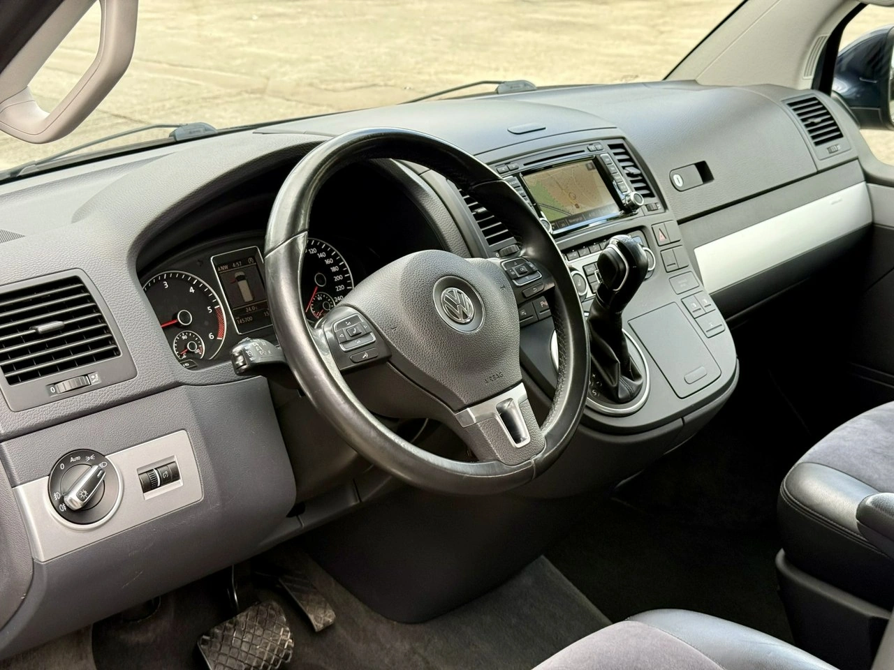 Volkswagen Multivan - Zdjęcie 22