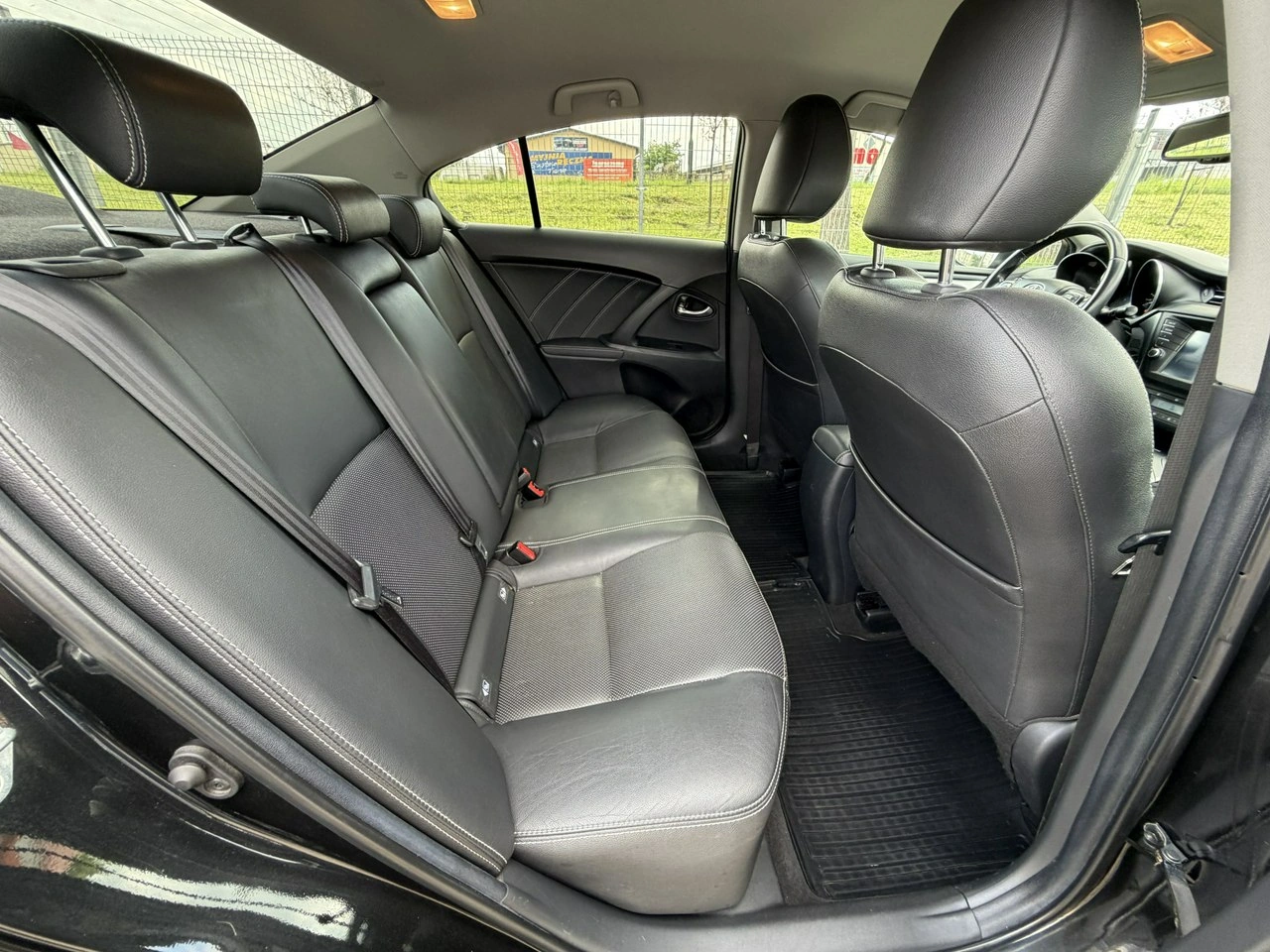 Toyota Avensis - Zdjęcie 13