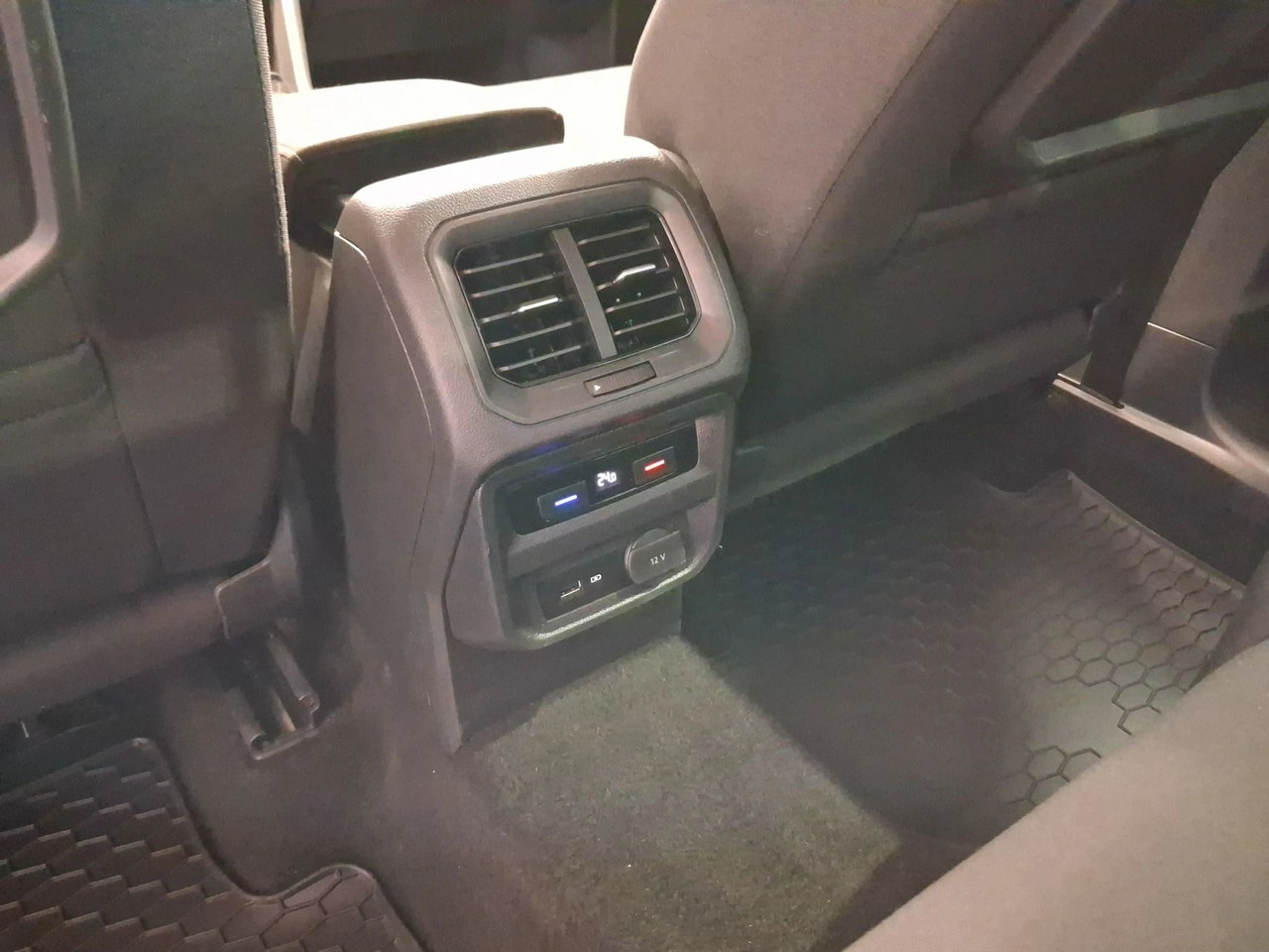 Volkswagen Tiguan - Zdjęcie 12