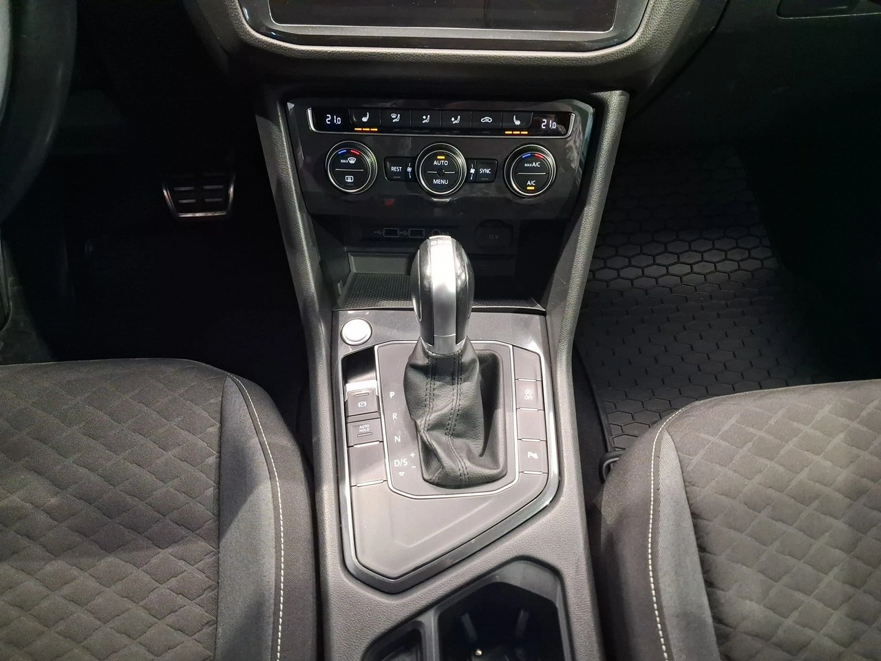 Volkswagen Tiguan - Zdjęcie 17