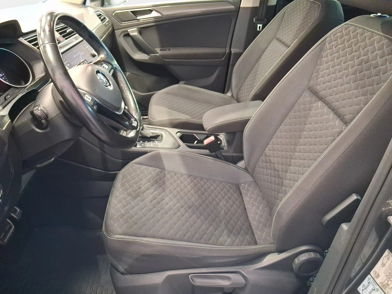 Volkswagen Tiguan - Zdjęcie 19