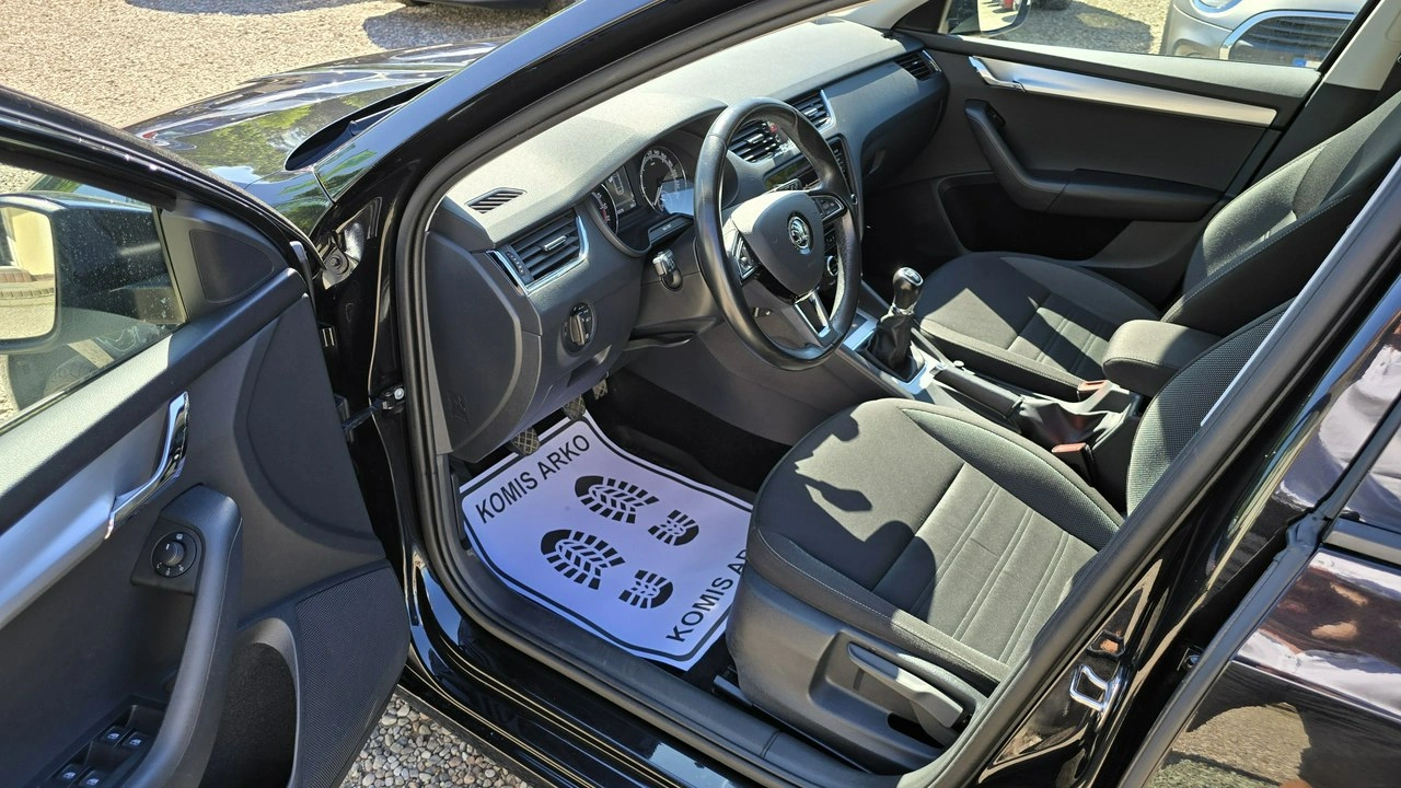 Skoda Octavia - Zdjęcie 8
