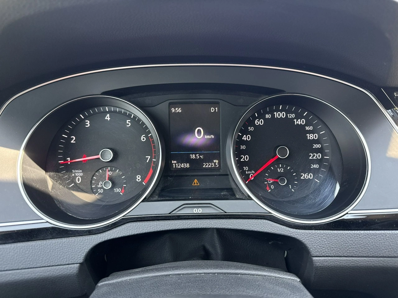 Volkswagen Passat - Zdjęcie 25
