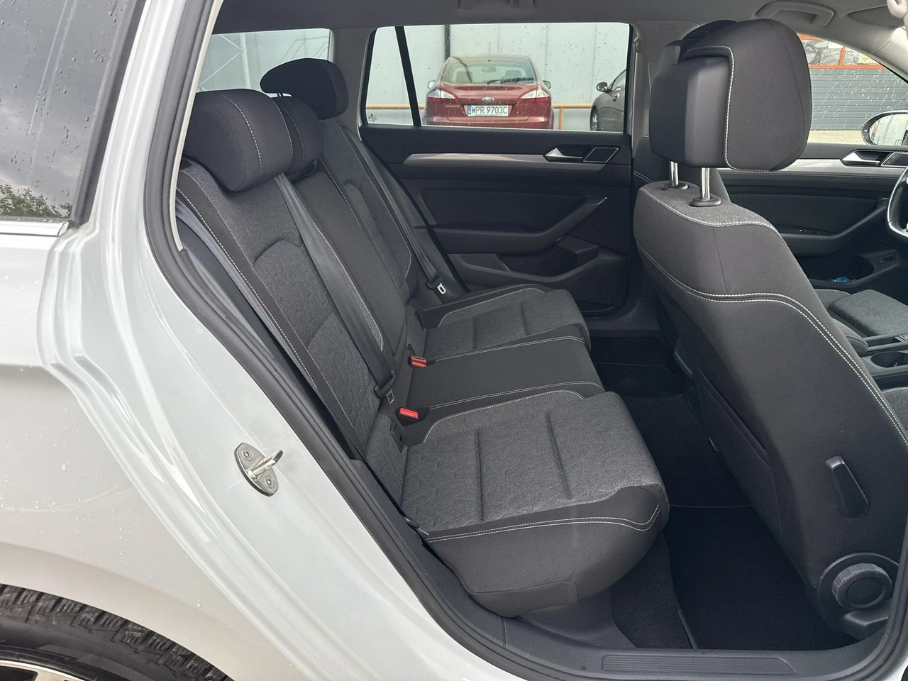 Volkswagen Passat - Zdjęcie 17