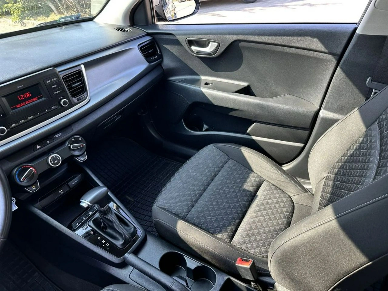 Kia Rio - Zdjęcie 32