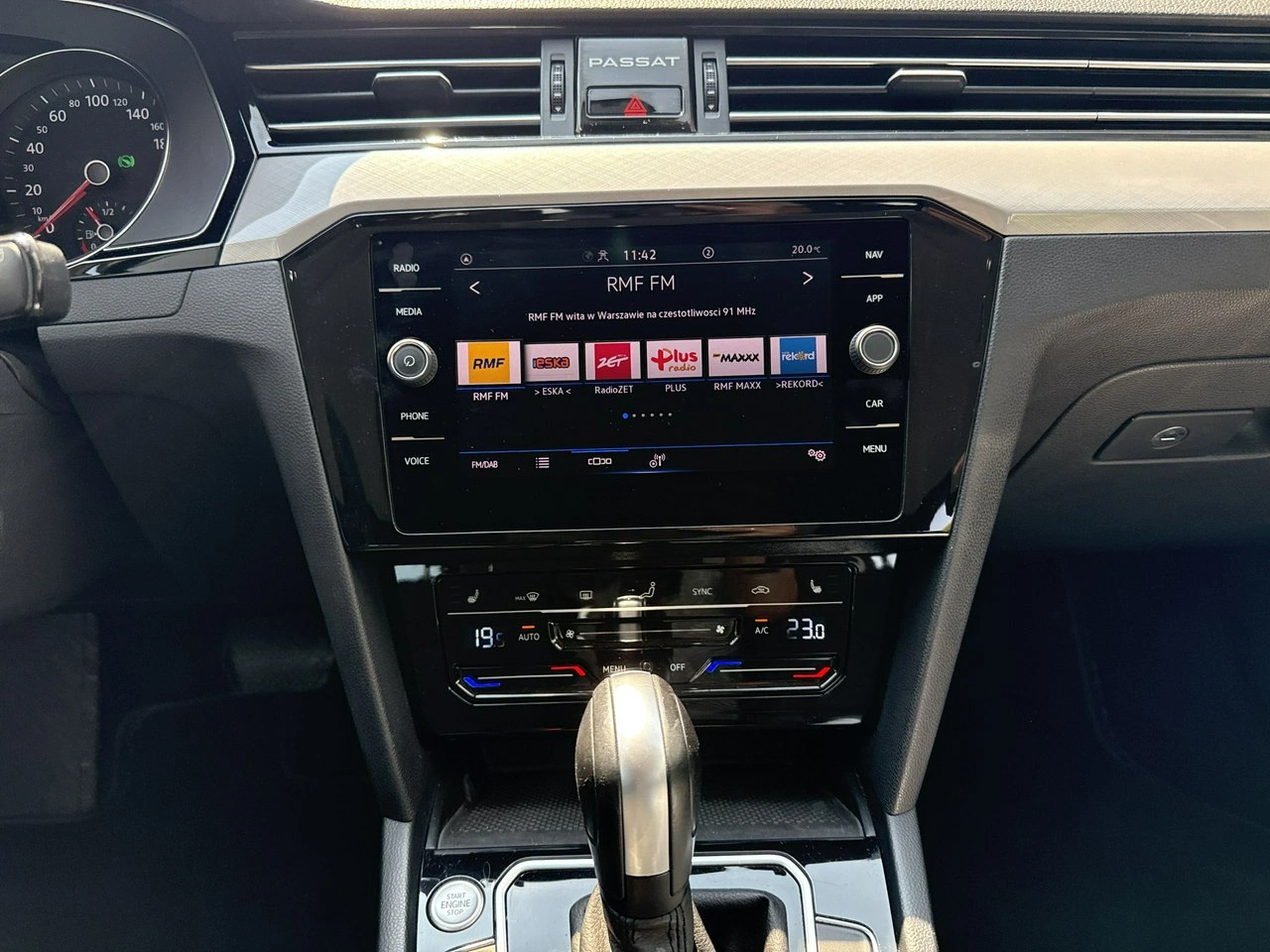 Volkswagen Passat - Zdjęcie 23