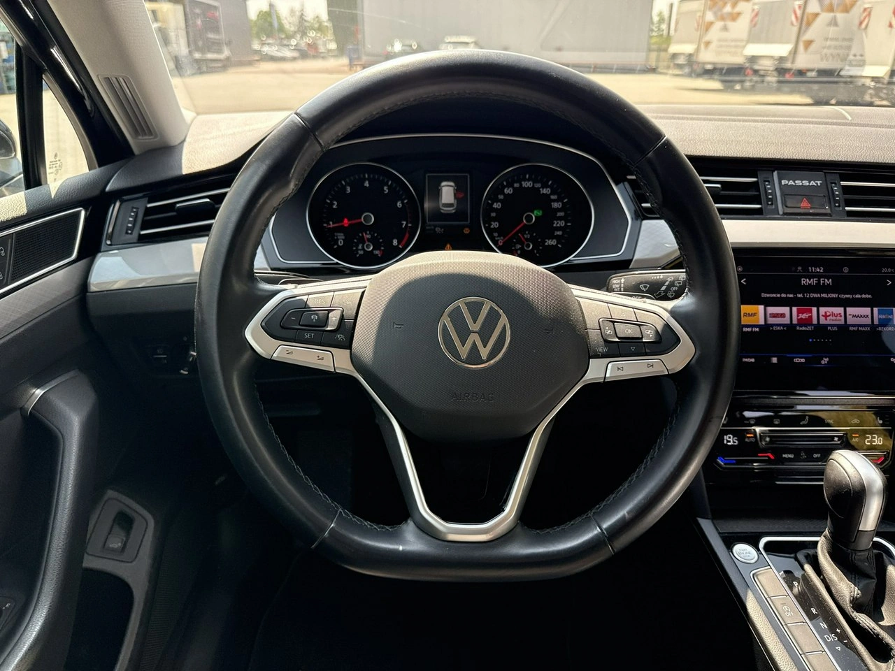 Volkswagen Passat - Zdjęcie 24