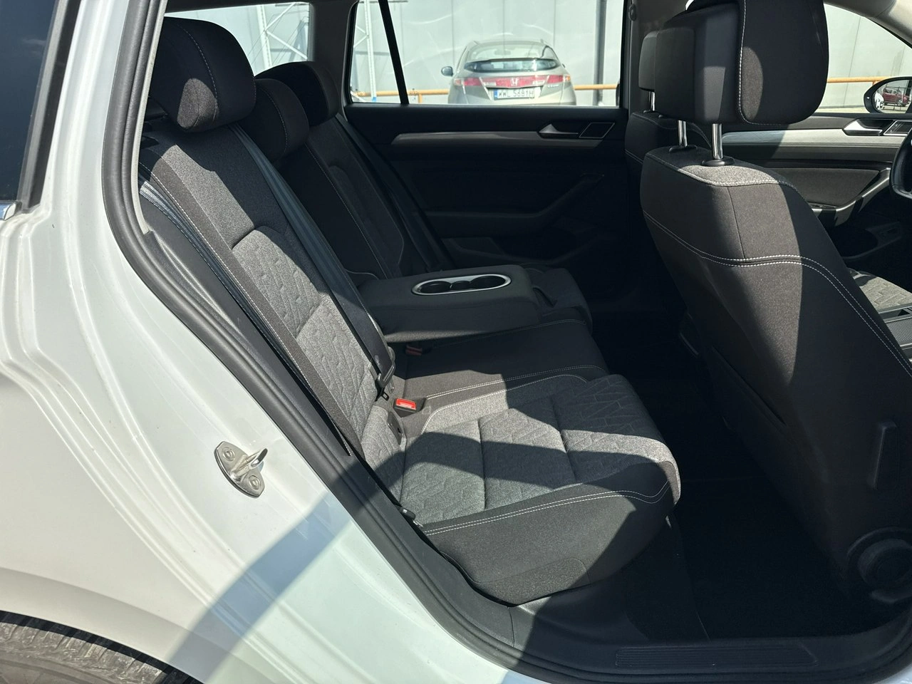 Volkswagen Passat - Zdjęcie 17