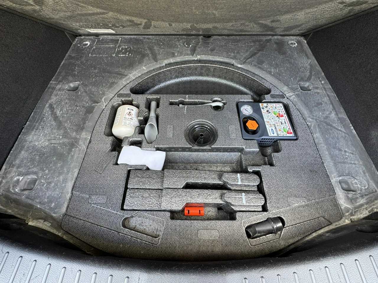 Ford Kuga - Zdjęcie 33