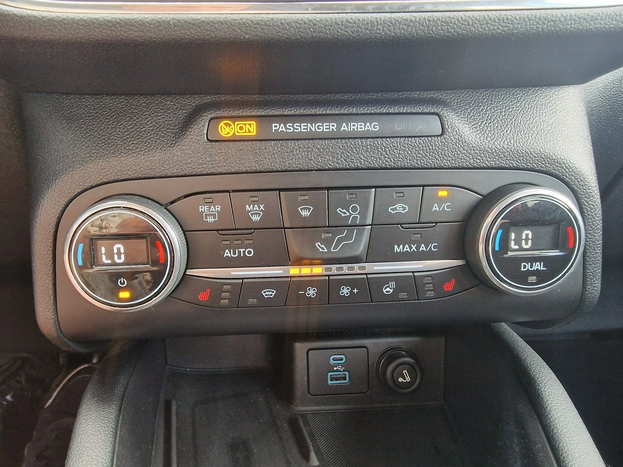 Ford Kuga - Zdjęcie 29
