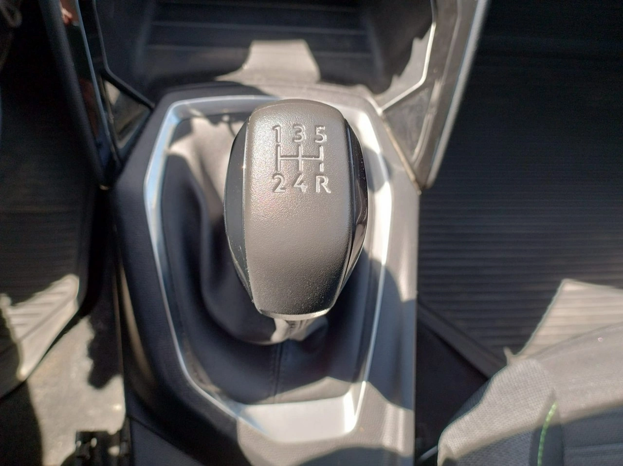 Peugeot 208 - Zdjęcie 18