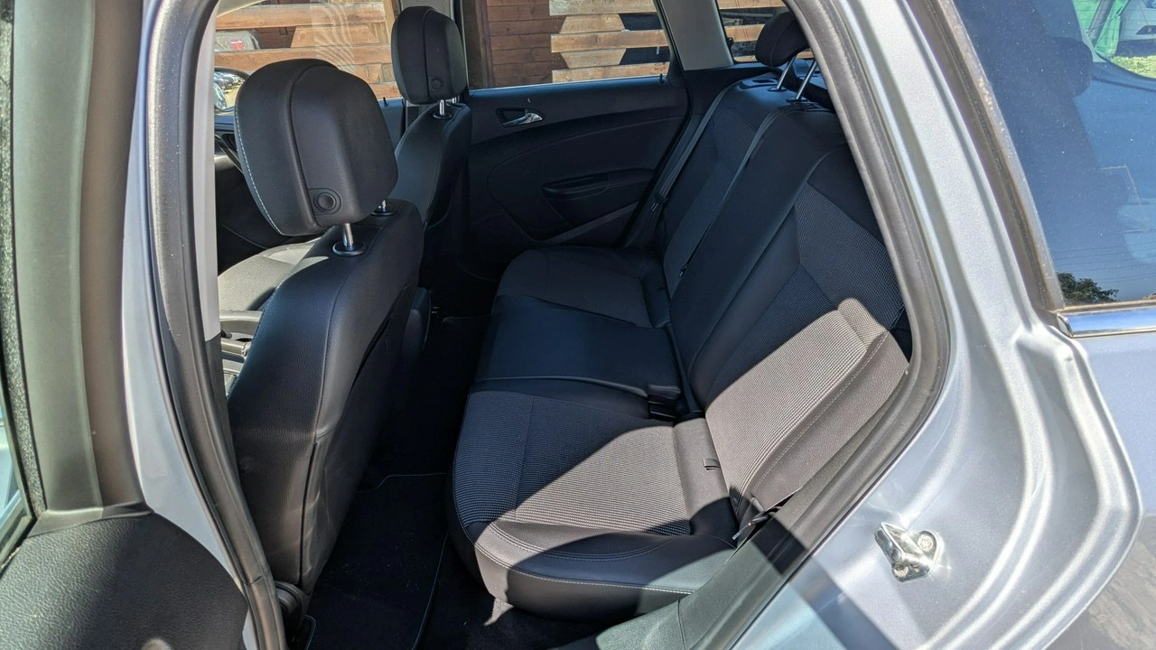 Opel Astra - Zdjęcie 19
