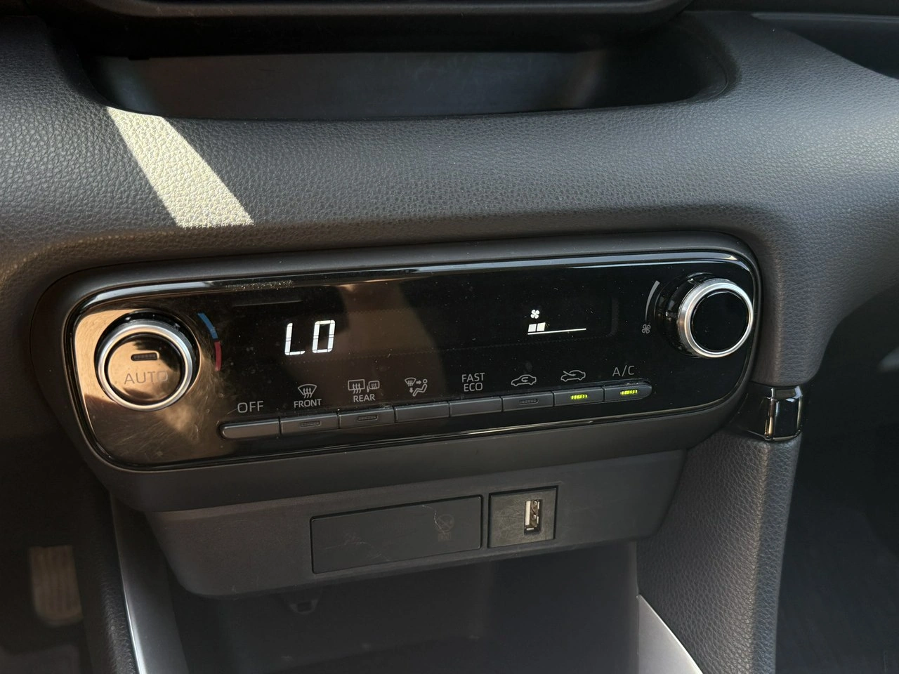 Toyota Yaris - Zdjęcie 15