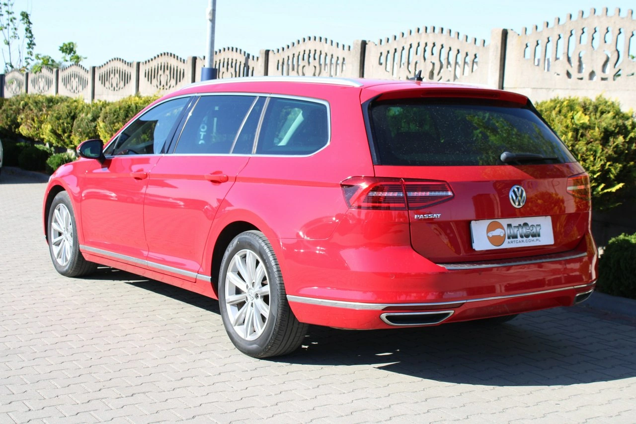 Volkswagen Passat Variant - Zdjęcie 12