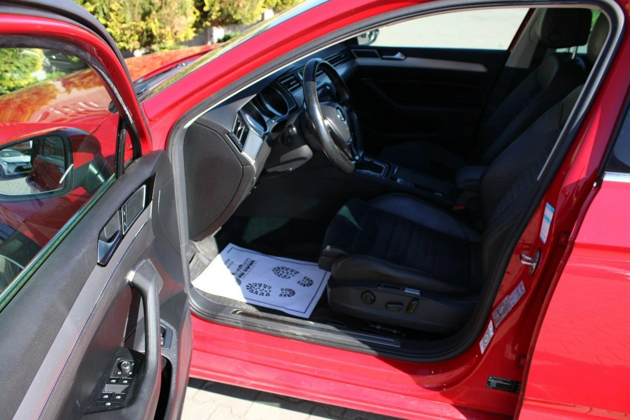 Volkswagen Passat Variant - Zdjęcie 15
