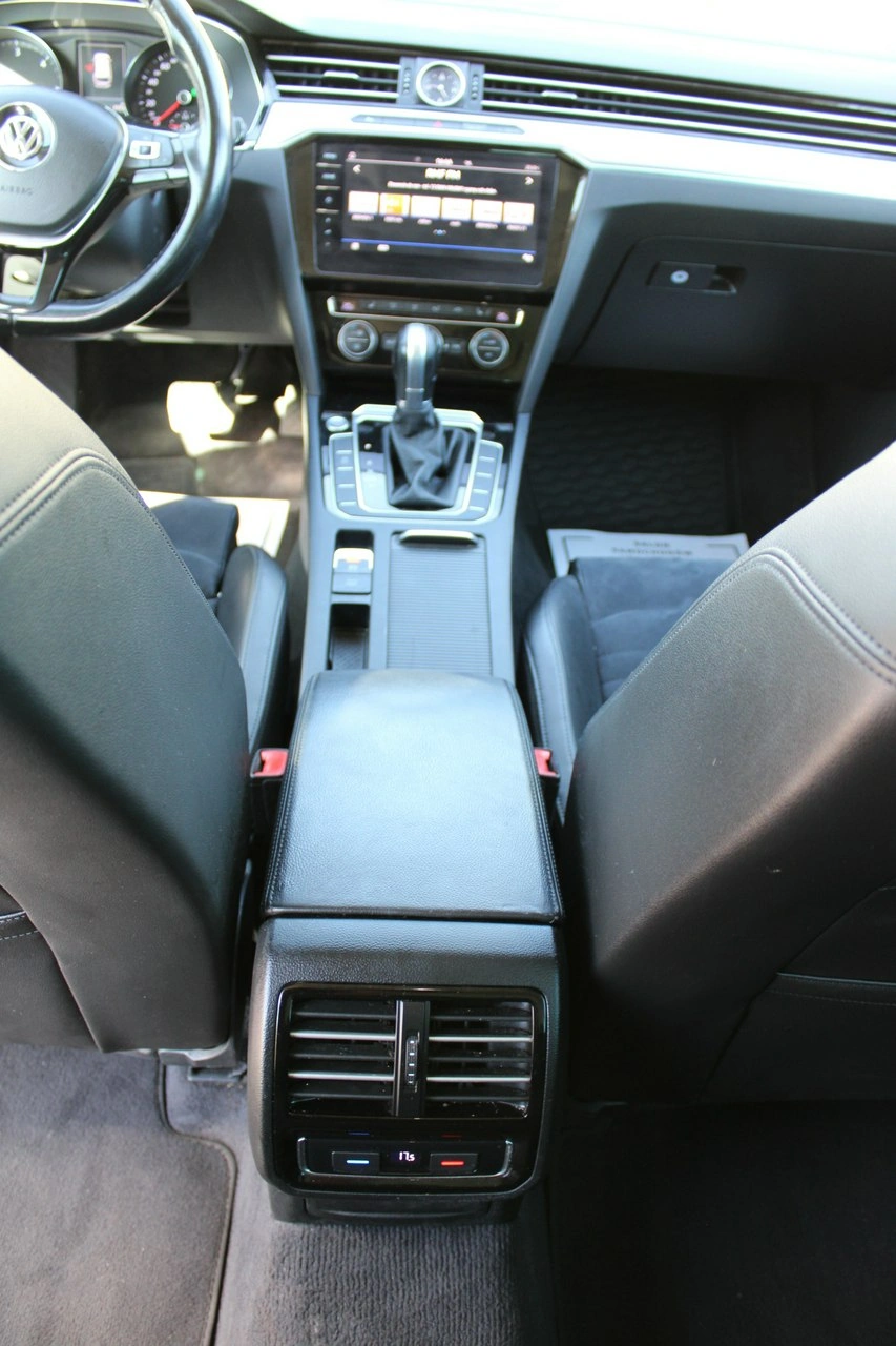 Volkswagen Passat Variant - Zdjęcie 22