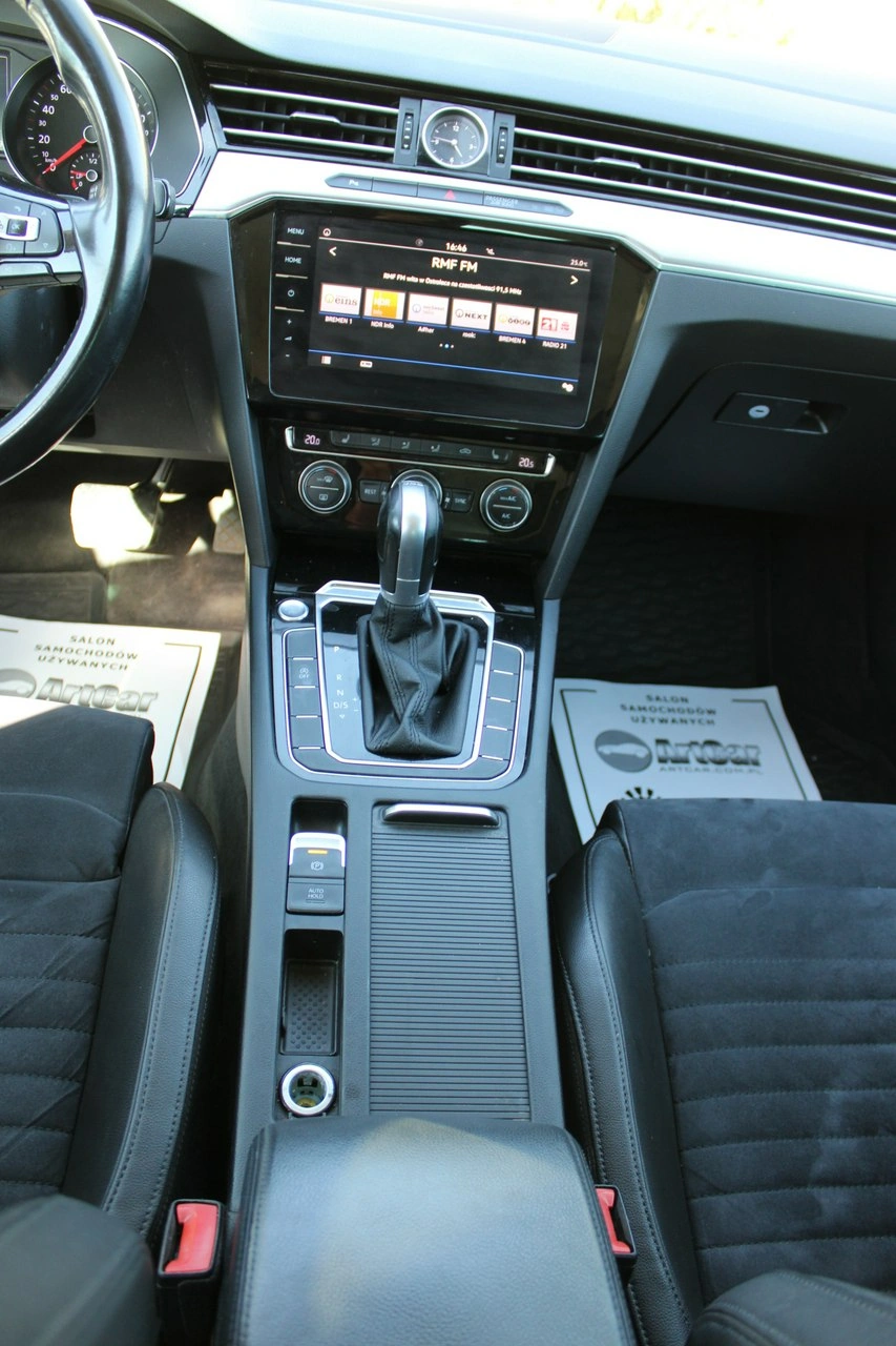 Volkswagen Passat Variant - Zdjęcie 24
