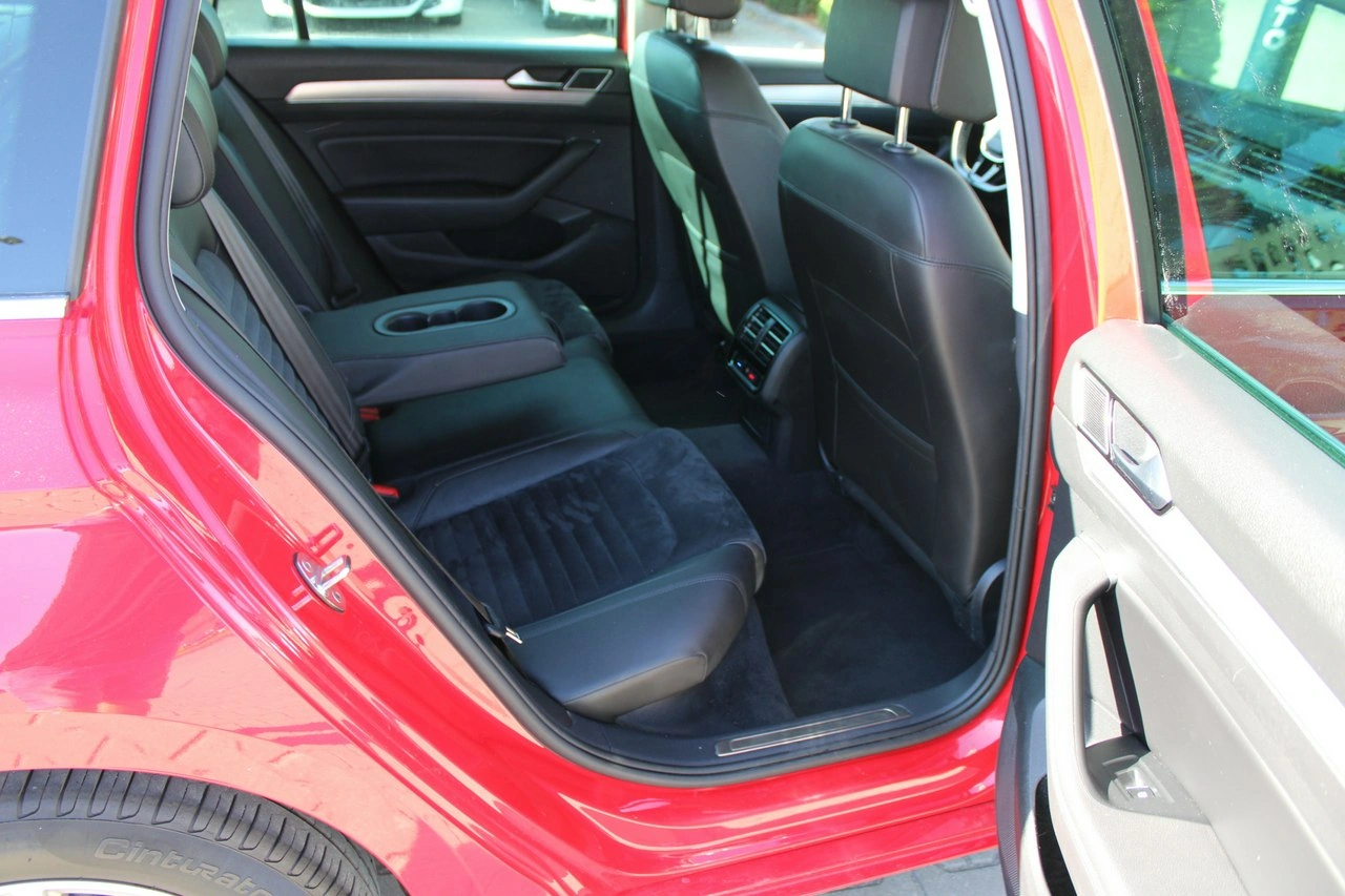 Volkswagen Passat Variant - Zdjęcie 32