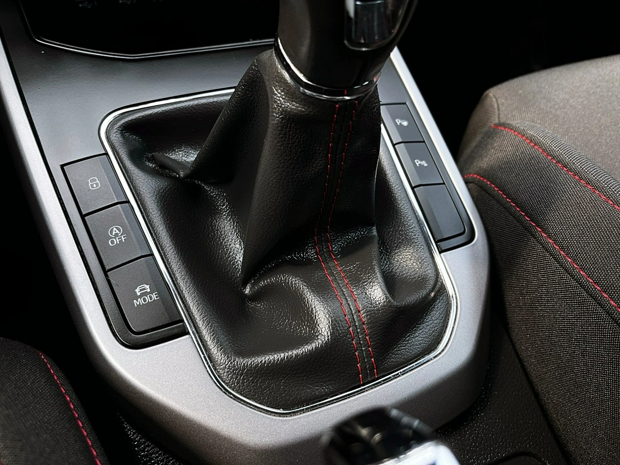Seat Arona - Zdjęcie 21