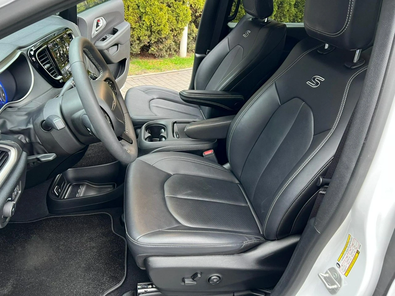 Chrysler Pacifica - Zdjęcie 11