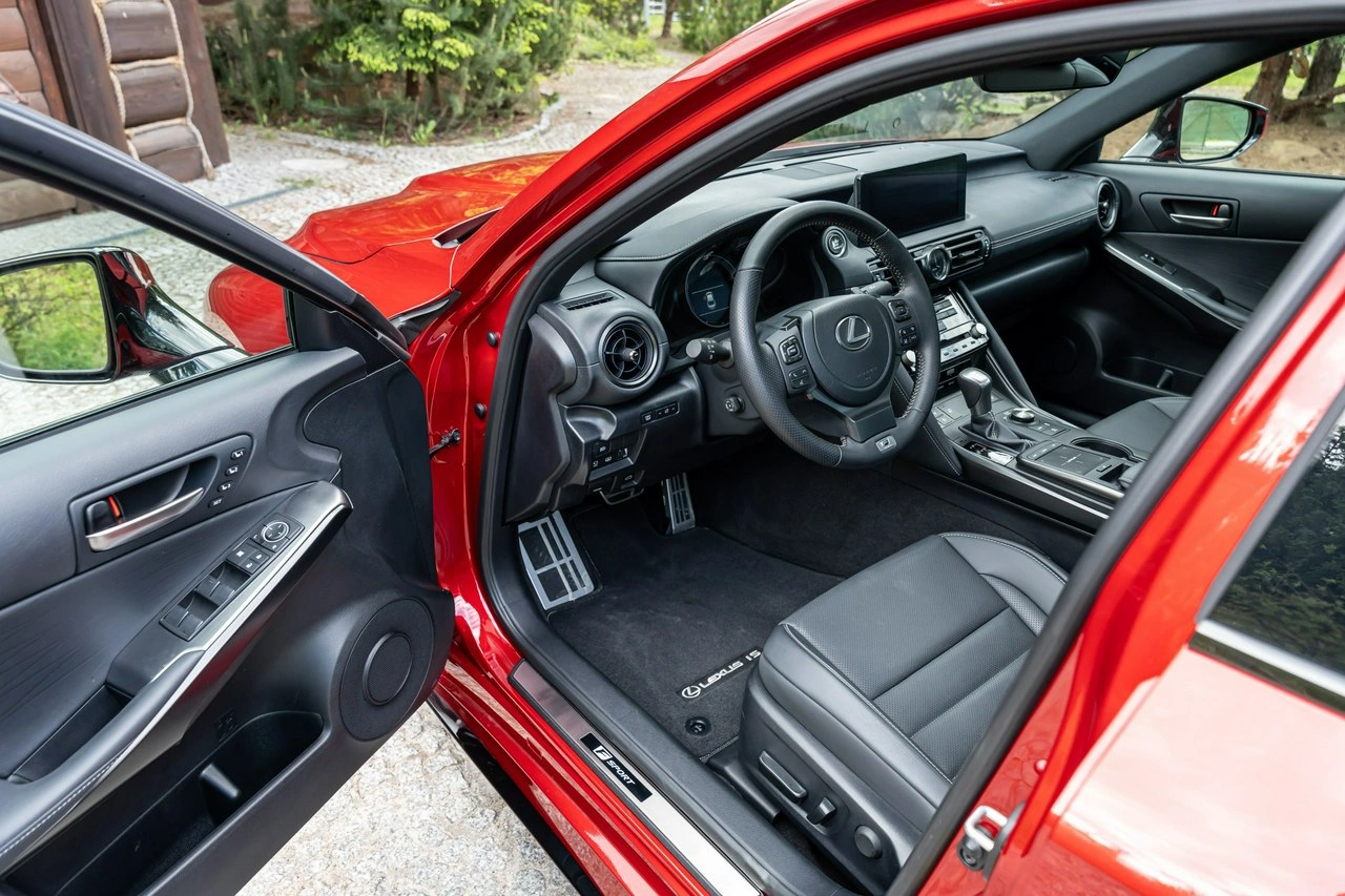 Lexus IS - Zdjęcie 35