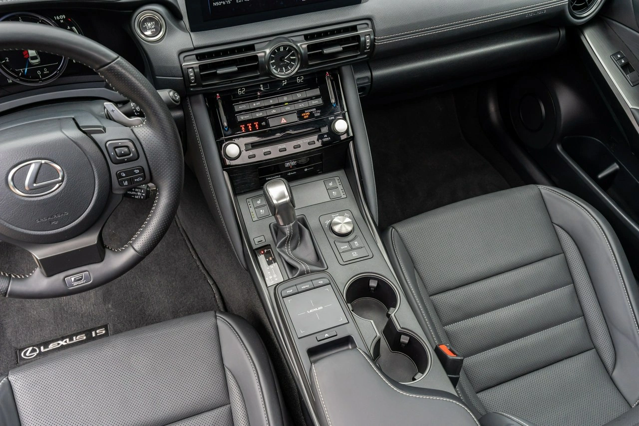 Lexus IS - Zdjęcie 39