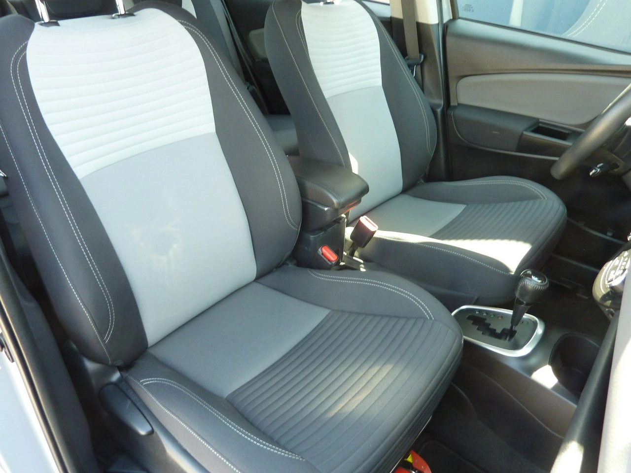 Toyota Yaris - Zdjęcie 14