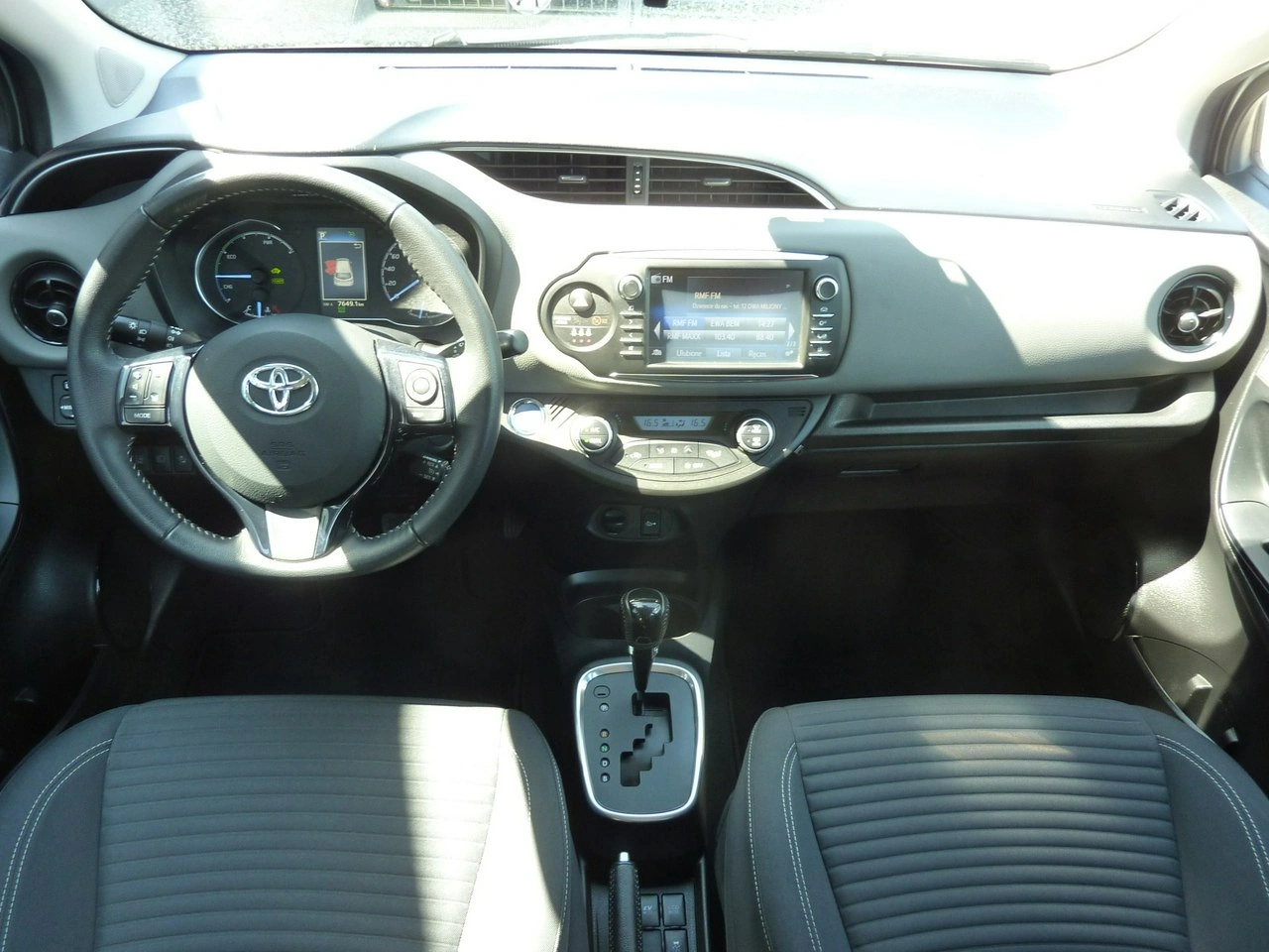 Toyota Yaris - Zdjęcie 17