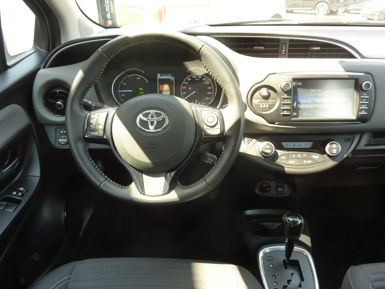 Toyota Yaris - Zdjęcie 18