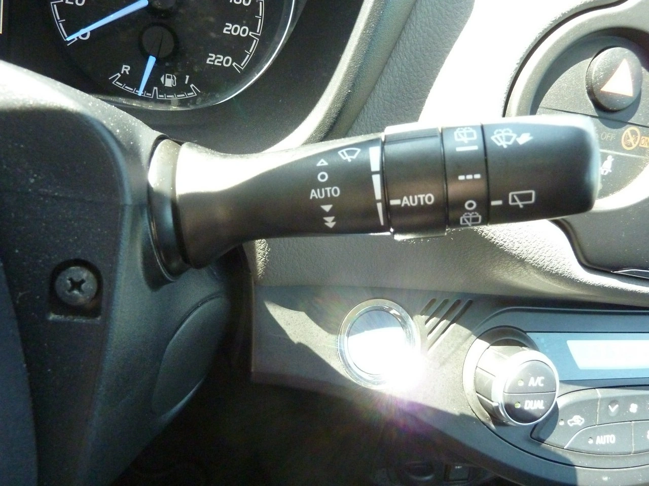 Toyota Yaris - Zdjęcie 27