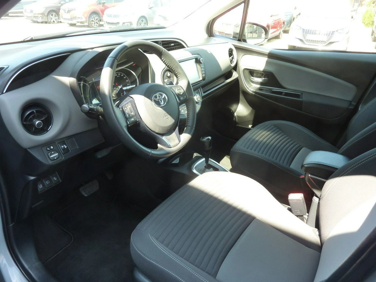Toyota Yaris - Zdjęcie 9