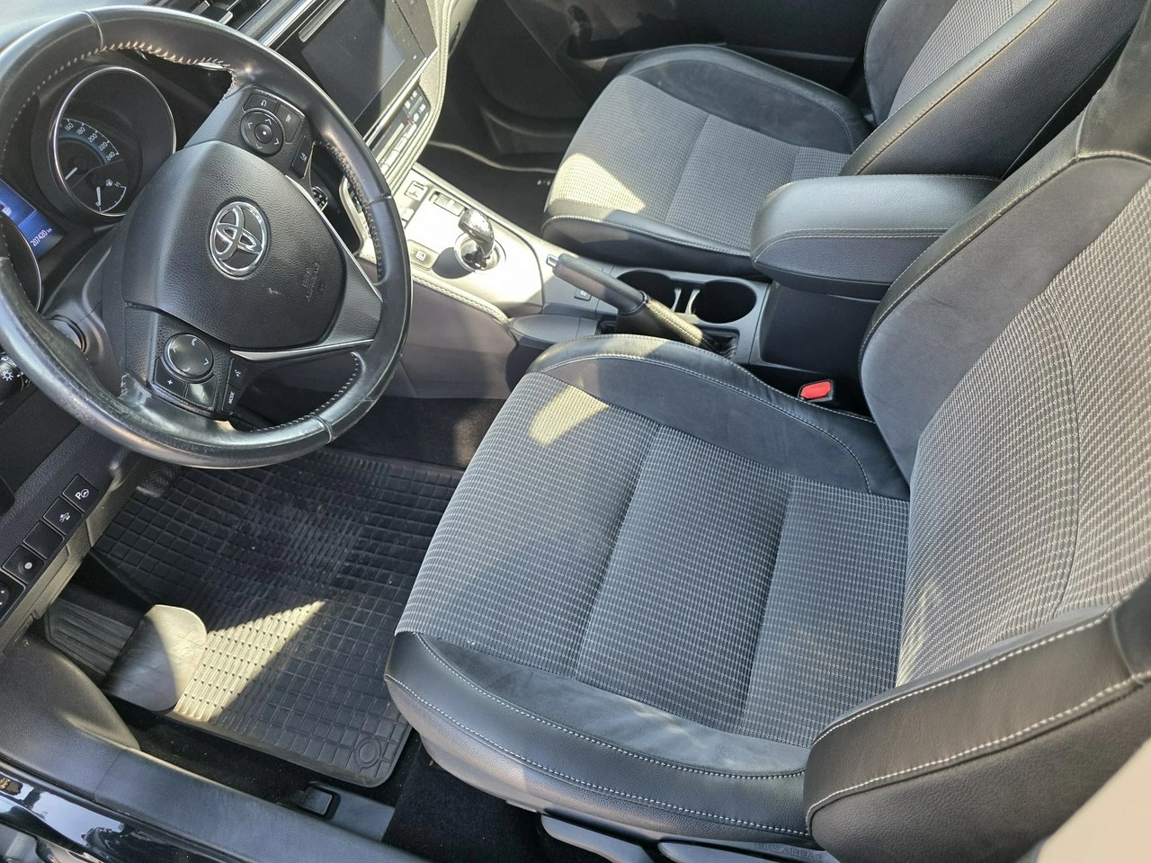 Toyota Auris - Zdjęcie 9