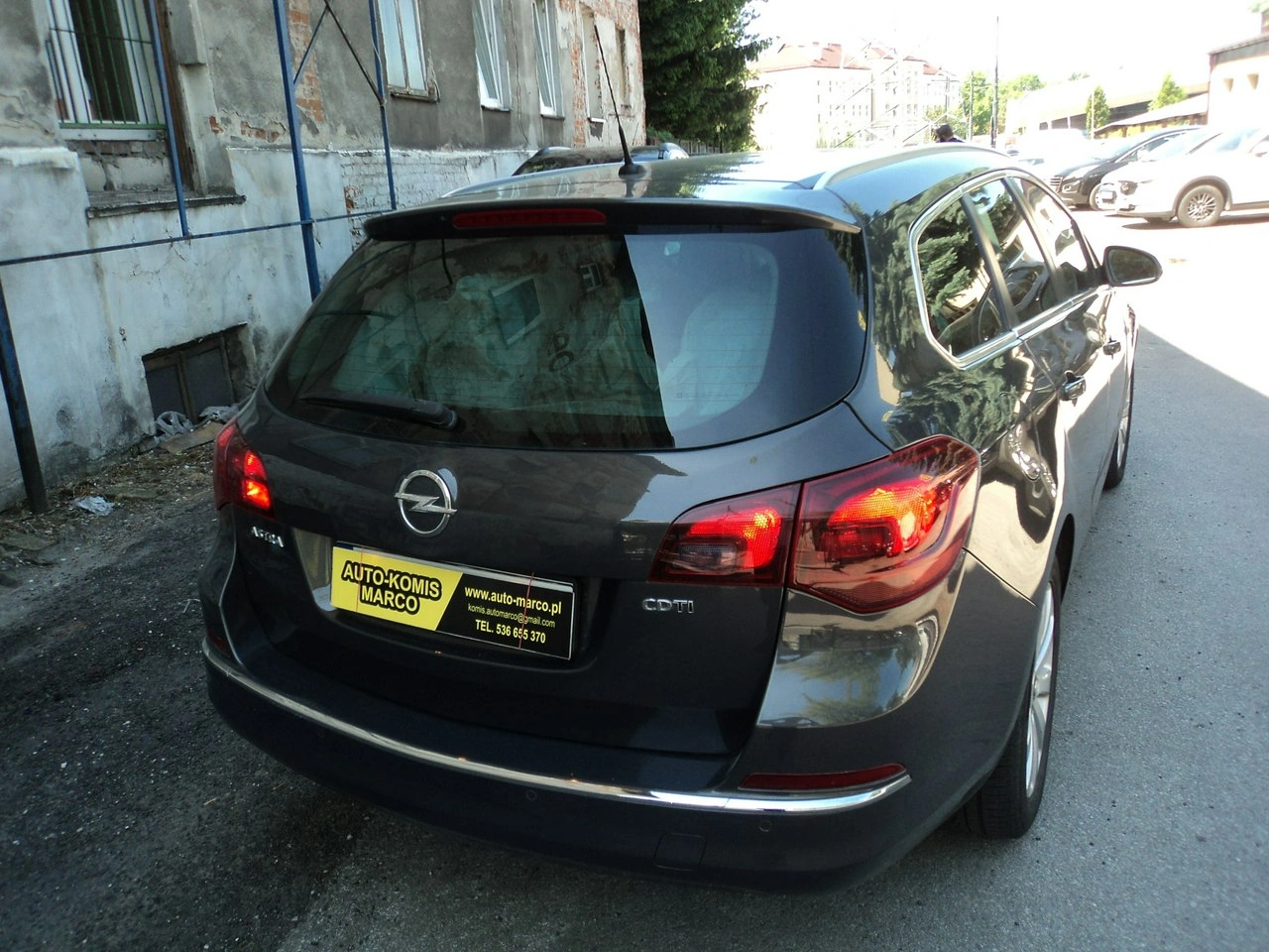 Opel Astra Sports Tourer - Zdjęcie 5