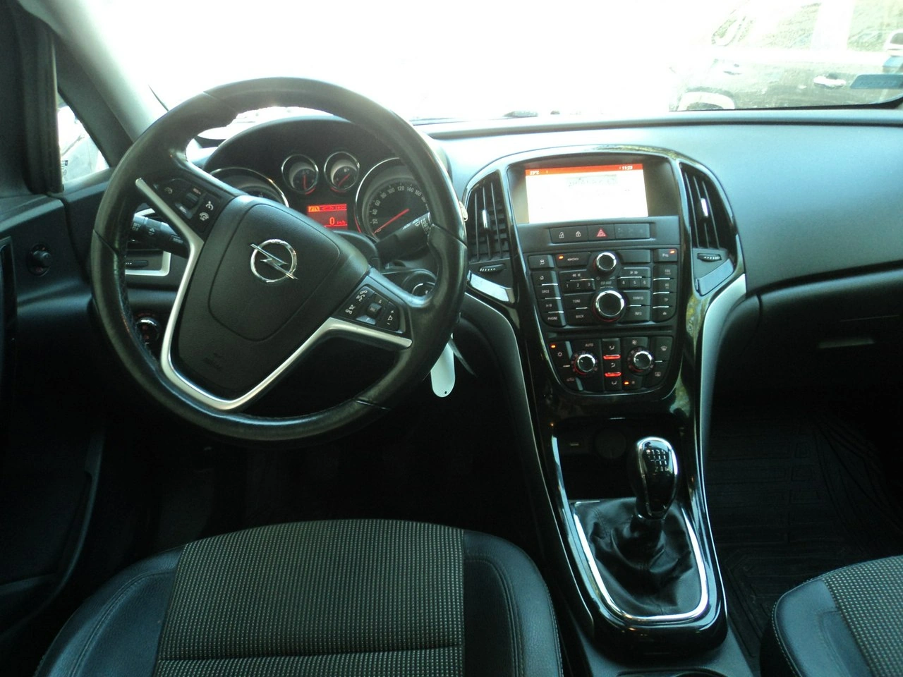 Opel Astra Sports Tourer - Zdjęcie 8
