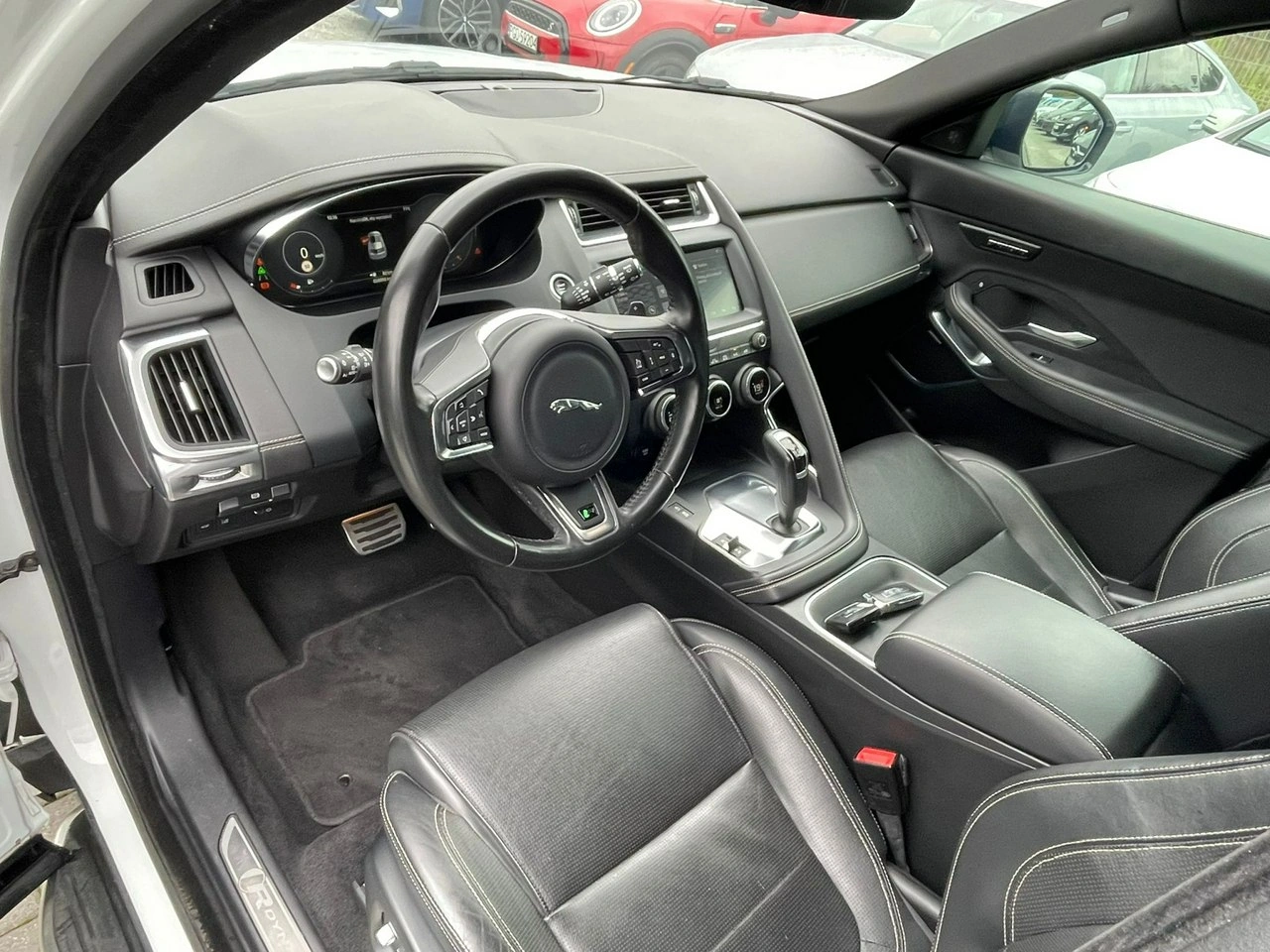 Jaguar E-Pace - Zdjęcie 9