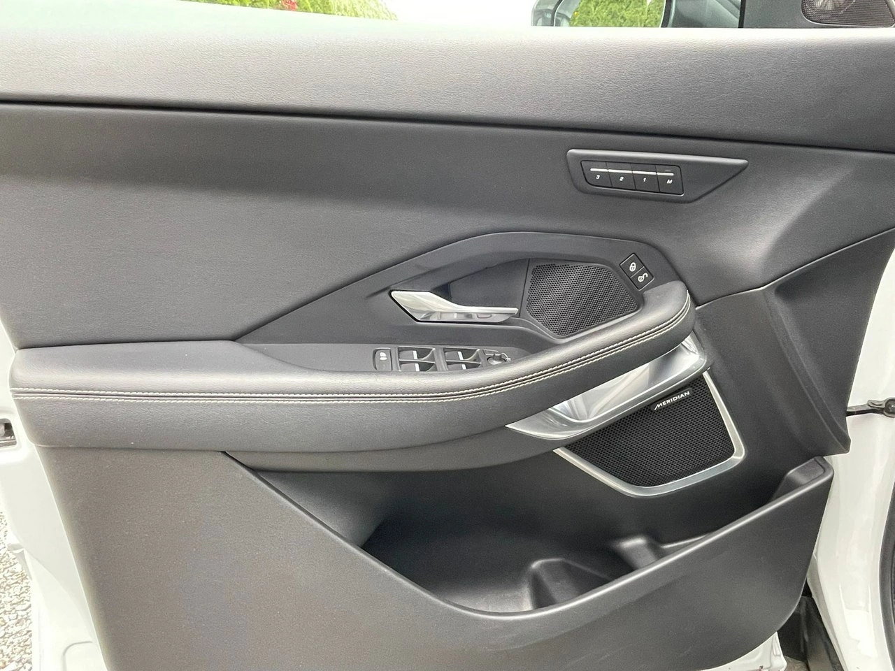 Jaguar E-Pace - Zdjęcie 13