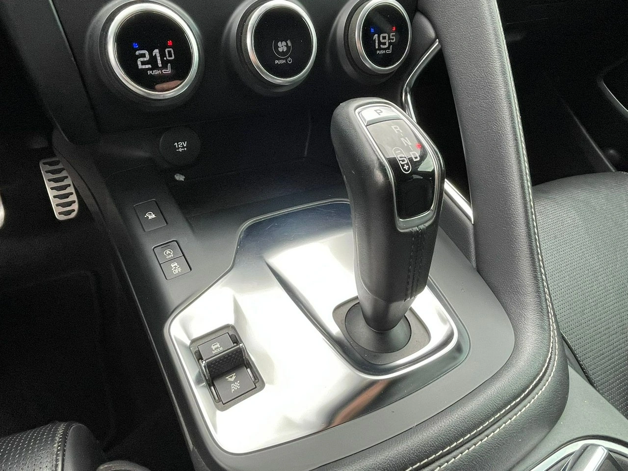 Jaguar E-Pace - Zdjęcie 16