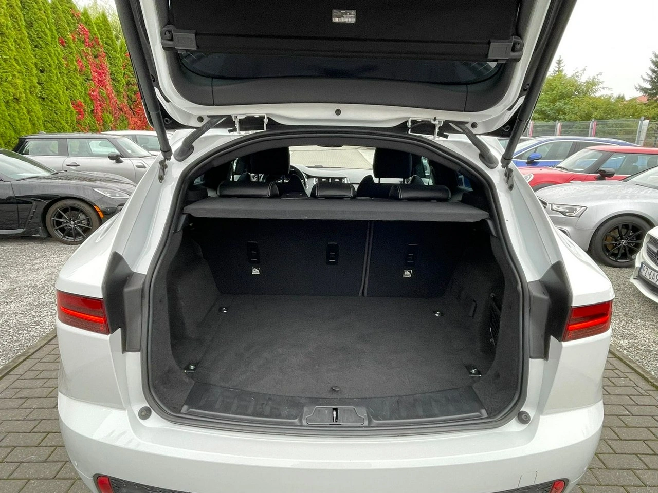 Jaguar E-Pace - Zdjęcie 18