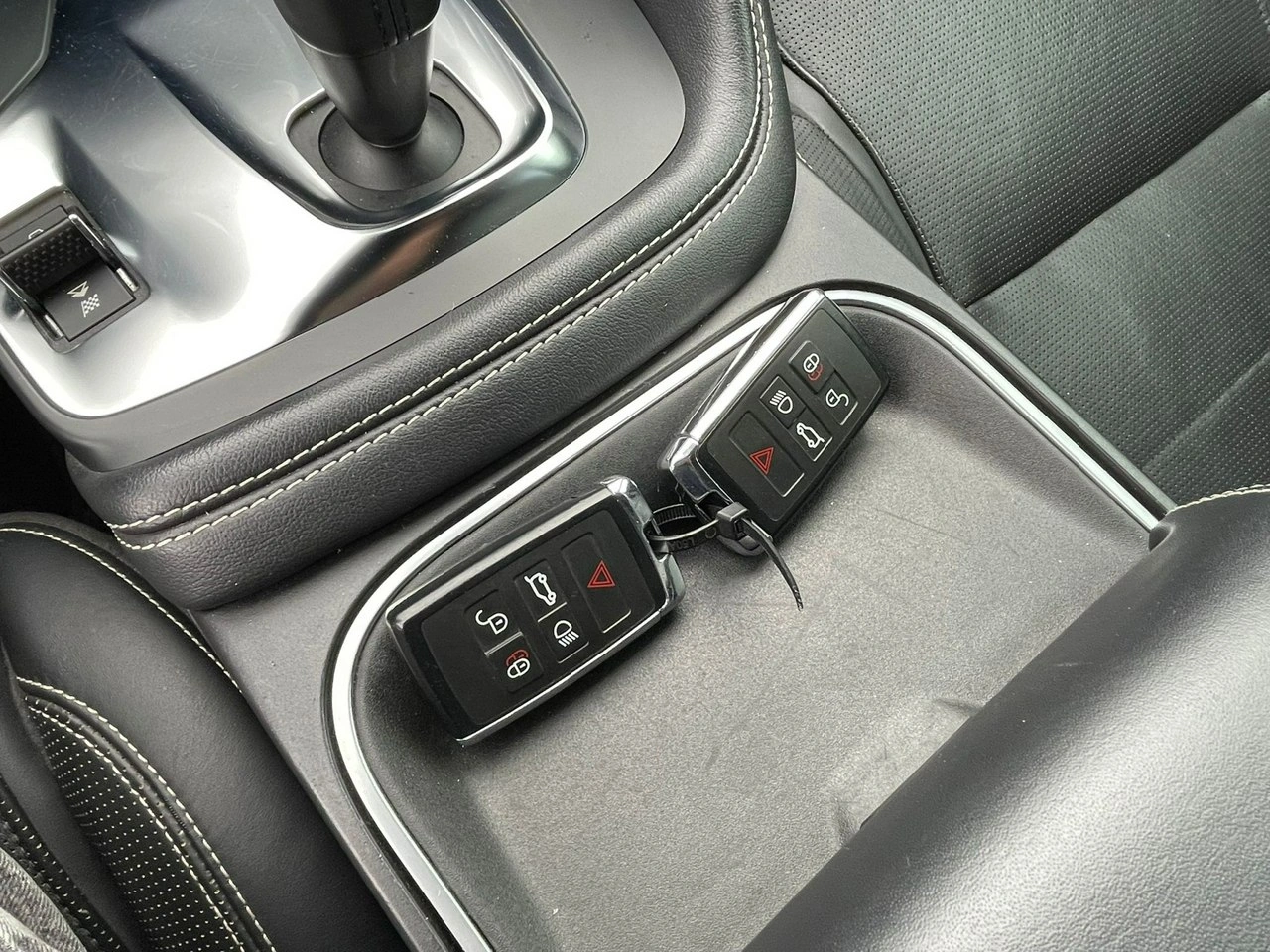 Jaguar E-Pace - Zdjęcie 23